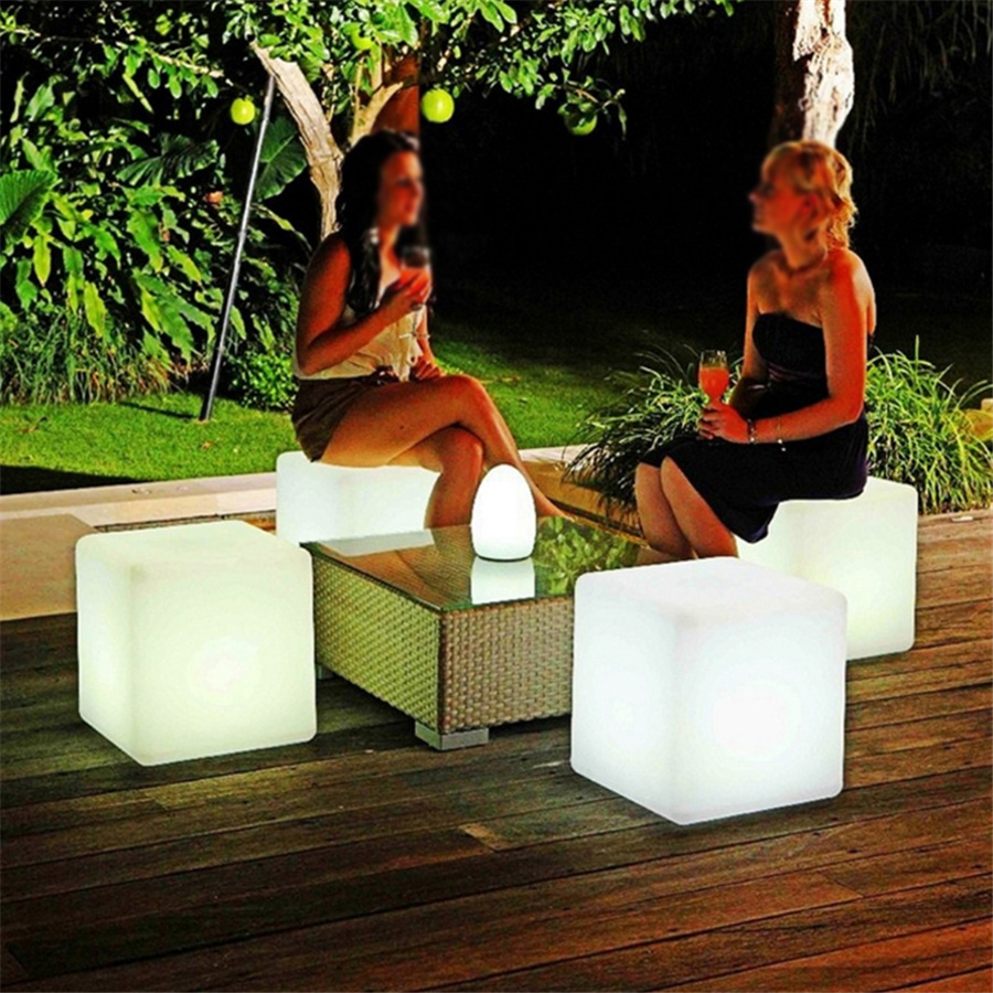 مكعب إضاءة LED متوهج بـ16 لونً - مراجعة Voice Control Light Bulb وسعره